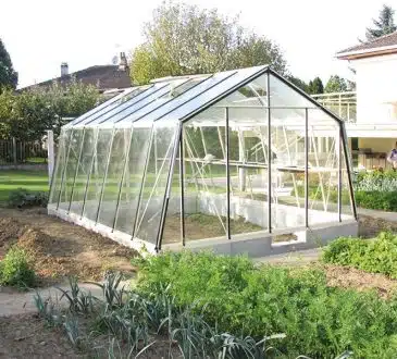 Comment bien entretenir sa serre de jardin