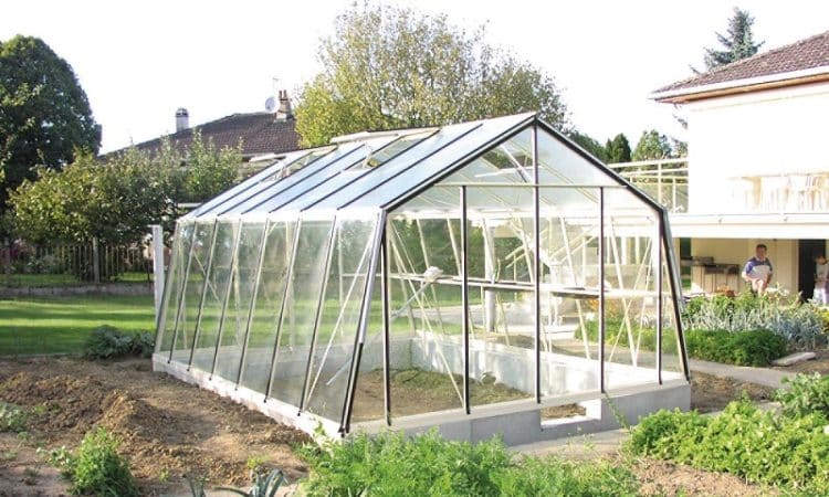 Comment bien entretenir sa serre de jardin