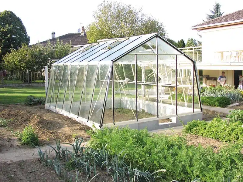 Comment bien entretenir sa serre de jardin