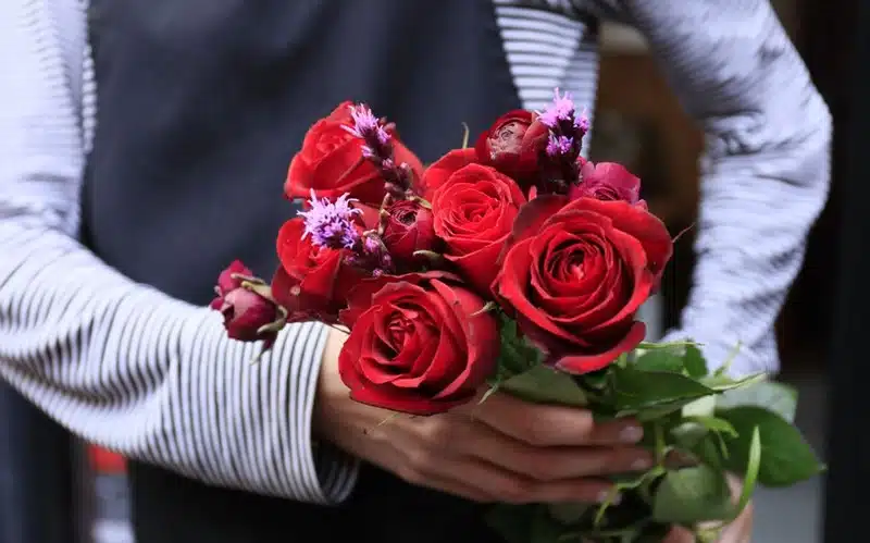 Secrets d'artisan pour créer votre propre rose éternelle un pas à pas détaillé